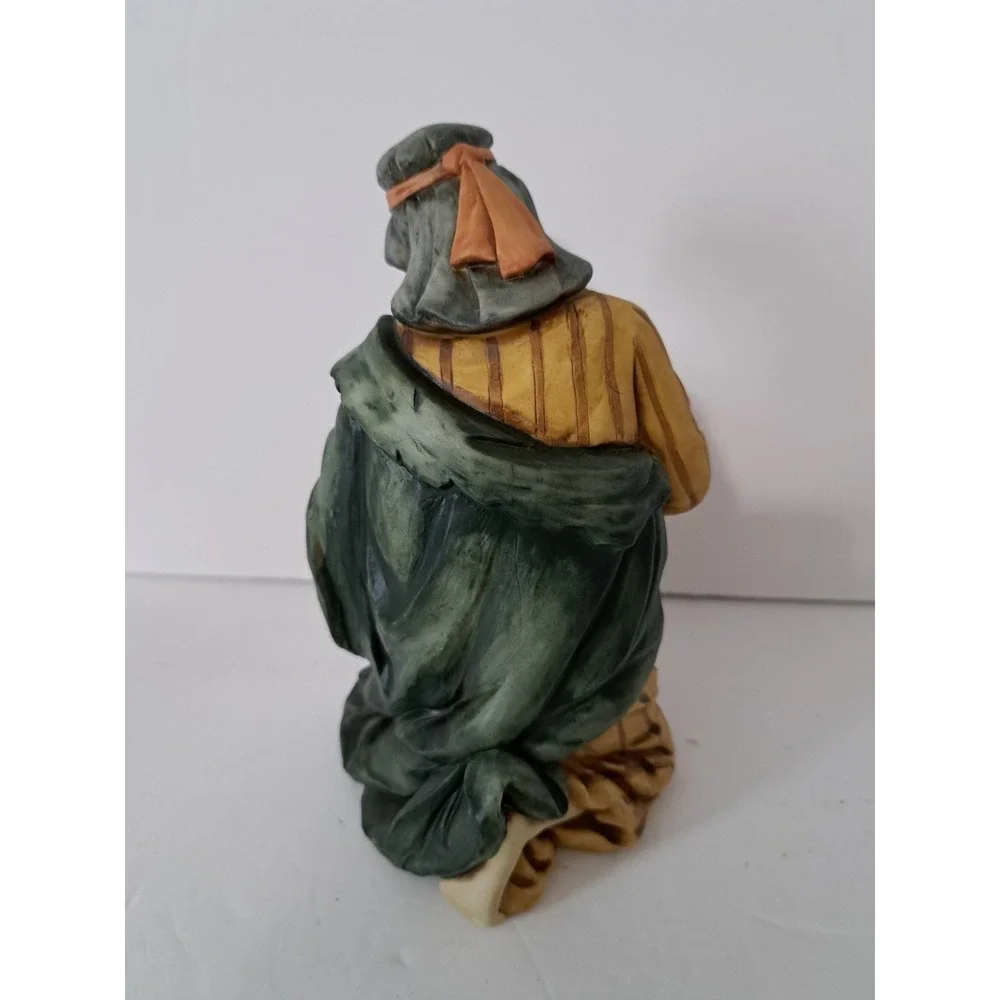 O'WELL Porcelain Kneeling  SHEPHERD with‎ LAMB Replacement  NATIVITY FIGURINE 7